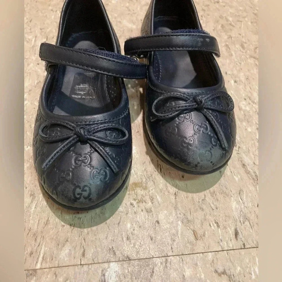 Girls GUCCI Navy Blue Leather Logo Embossed Ballet Flat Shoes Sz 24 US 8 Toddler - Picture 4 of 13